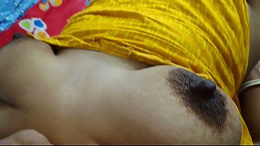 Desi Bhabi Shows Her Attractive Body to Her Lover
