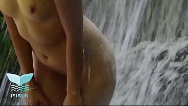 Sexy foreigner asks me to take pictures of her in the river, I end up giving her a great blowjob and having sex in the river